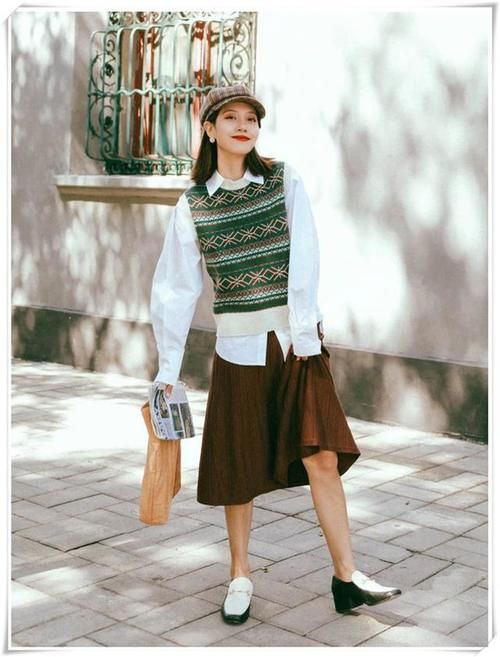 学习春季的高级叠穿法，一件马甲就够了，百搭实用