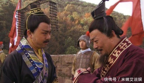 百官|君王当着百官骂将军,将军记恨,后一拳把君王打死了