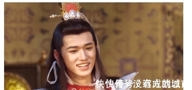 楊紫|楊迪模仿豬八戒背媳婦,楊紫仗義配合,手放的位置是女友專屬