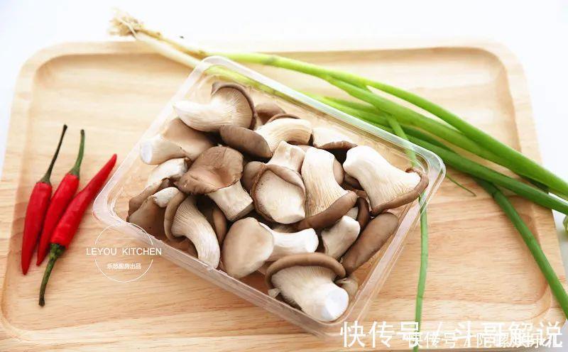 凉菜|十几分钟上桌的爽口凉菜，一点肉没放，吃着比肉还香