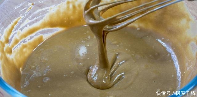 粘面|发糕最好吃做法,不揉面手不粘面,蓬松暄软又香甜,比蛋糕还好吃