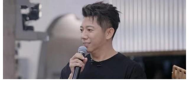 《披哥》成團(tuán)名單已經(jīng)出來(lái)，最終留下十七名成員，其中陳小春擋住無(wú)愧的第一名