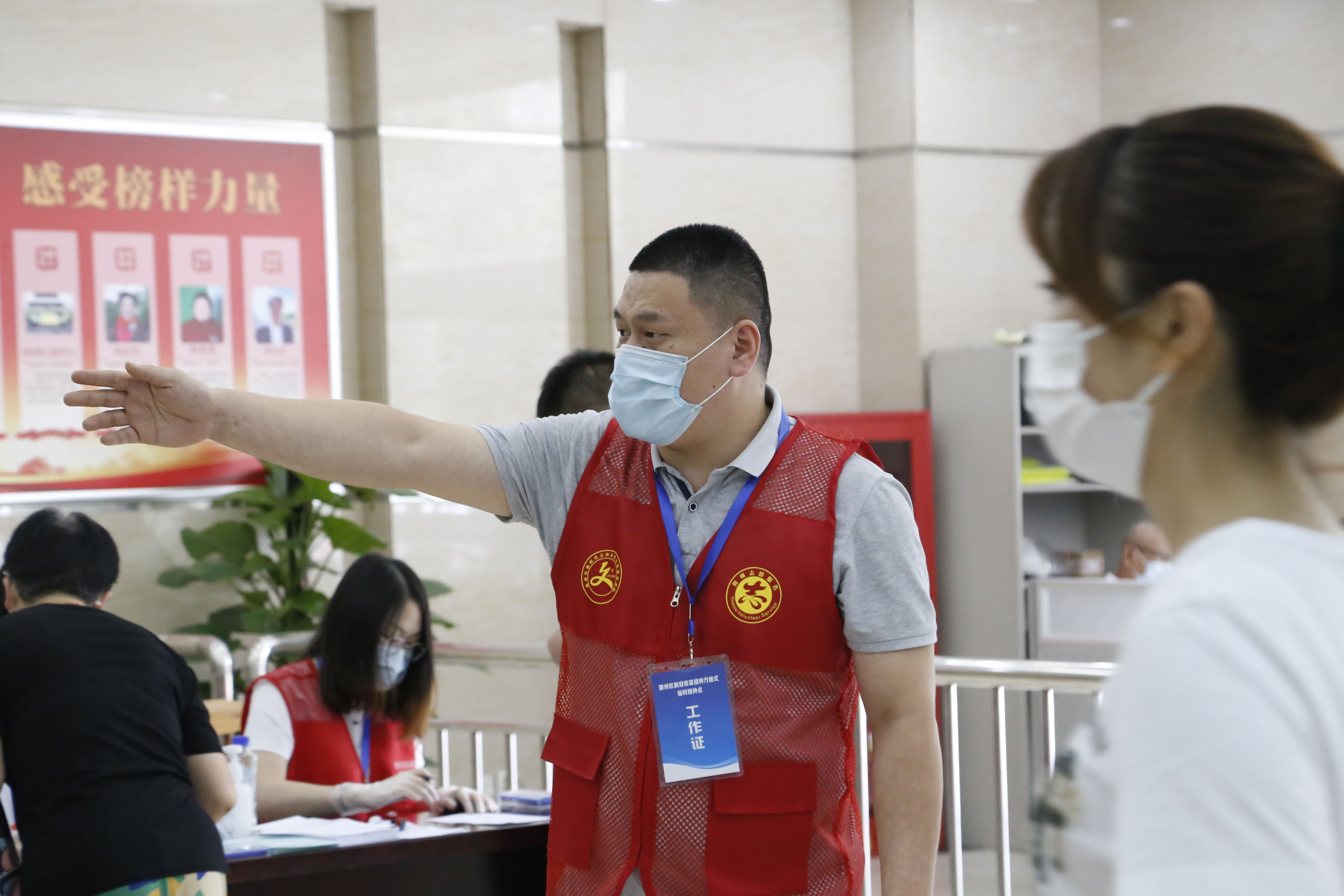 方舱式|到得早，走得晚！近万人次志愿者服务全区各地方舱式临时接种点