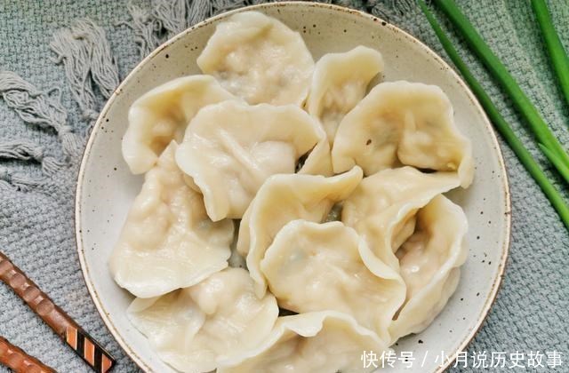 豆腐别知道炖,用来拌馅儿包饺子,比肉馅儿还受欢迎,关键是省钱