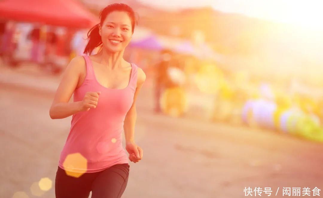 小动作|一个小动作,坚持不到6秒,说明早衰了,若能超过10秒,易长寿