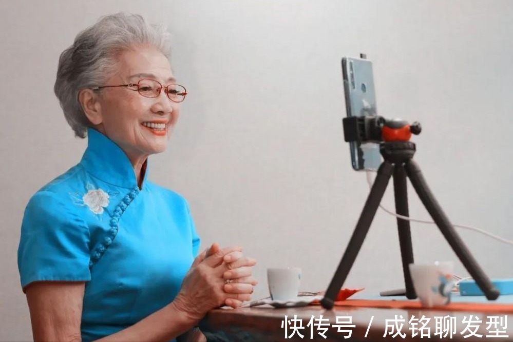 穿搭 她是我见过最有气质的老人,91岁也不服老,发型和穿搭堪比教科书