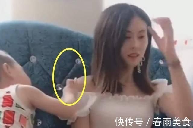 衣服|小姨新买的衣服,宝宝特意过去把袖子往上提,看一遍笑一遍