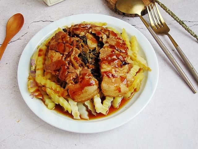 土豆扣肉|老两口，爱吃这菜维C是西红柿的4倍，被誉为人类“第2面包”抗饿