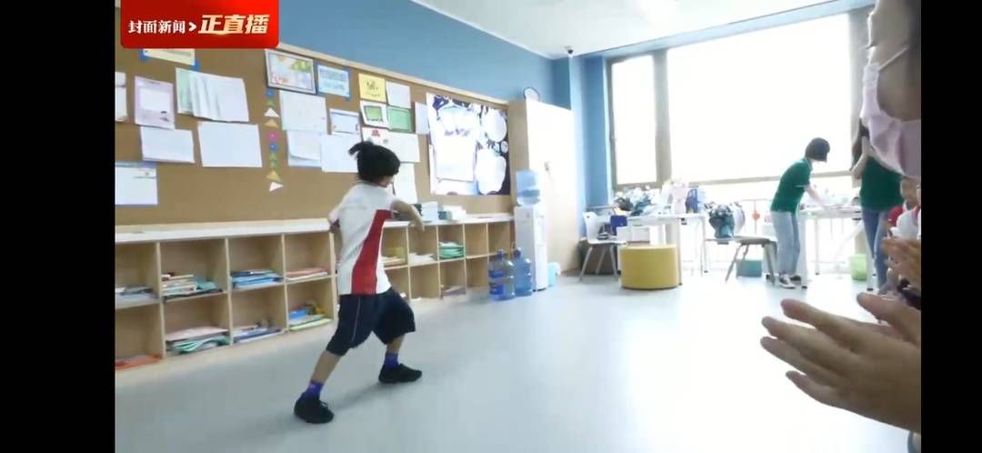 成都八中|百万网友“围观”的祝福现场 藏在才艺里的暖暖故事令人感动