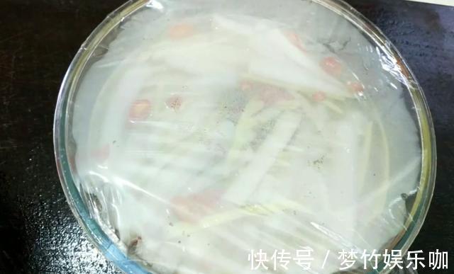 凉白开|泡萝卜最简单最快速做法,酸甜爽口,开胃下饭,当天泡当天吃
