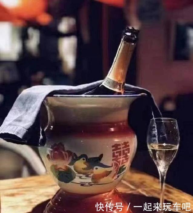 亚马逊|毁三观，中国痰盂在亚马逊上售价61美元，被拿来喝酒装水果……！