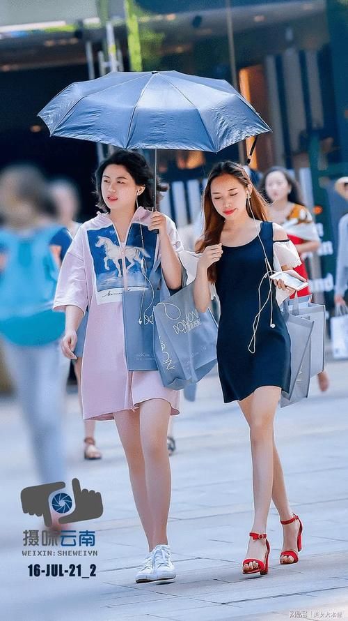 比基尼|一字带红色凉鞋,鞋界中的比基尼,穿上它,超时髦还显脚白!