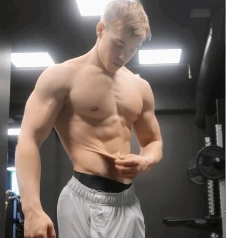 一身肌肉|他14岁开始健身,18岁一身肌肉炸裂,却被网友嘲健身早,长不高