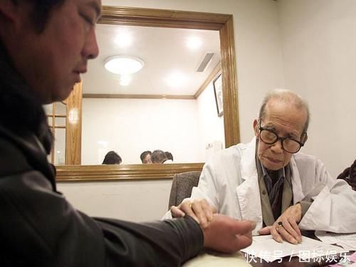95岁老中医畅谈长寿经验:坚持4个习惯,身体越来越年轻