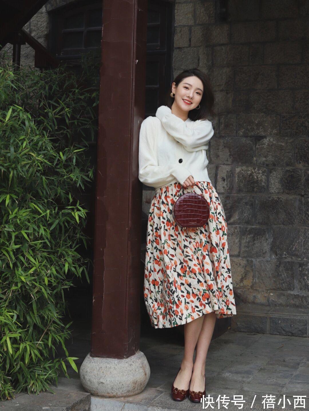 针织衫|“针织衫+半身裙”才是当季最in,来学穿搭技巧,优雅到骨子里