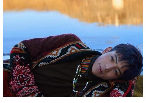 聯(lián)合國大會|十年寒窗不如一網(wǎng)紅，丁真從素人到聯(lián)合國大會，靠的是純樸