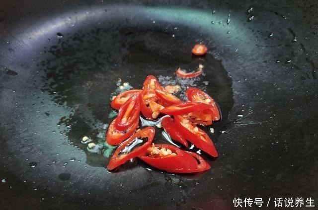 这菜是天然“碱性食物”,常吃嘴巴不臭,头发乌黑,皮肤也变嫩了