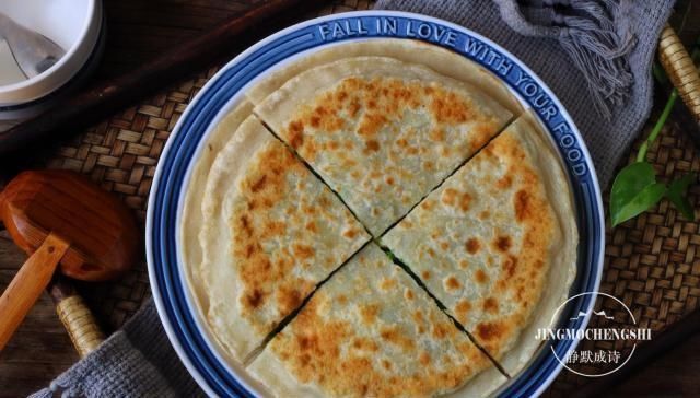  这才是韭菜盒子的传统做法，皮薄馅儿大，好吃易做，难度为零