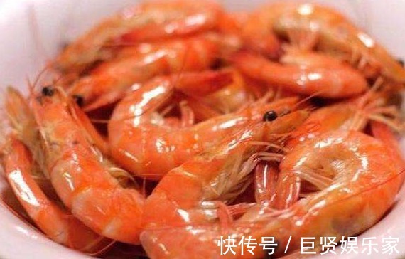 正确做法|做水煮虾时，多放“3样料”，虾肉鲜香无腥味，教你正确做法