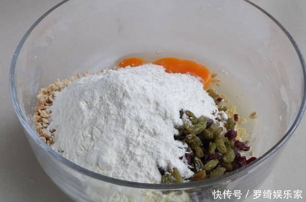 香脆|燕麦别总泡牛奶吃,加把面粉一起烤,香脆扛饿吃不胖