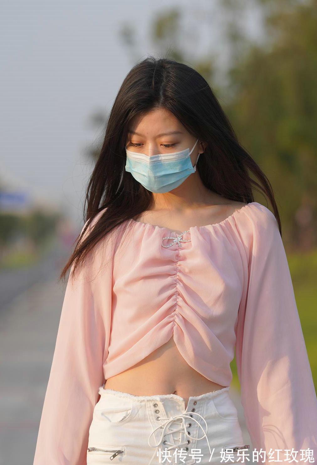 微喇叭裤|挂脖衫配修身微喇叭裤,显瘦显身姿,靓丽简约休闲有型