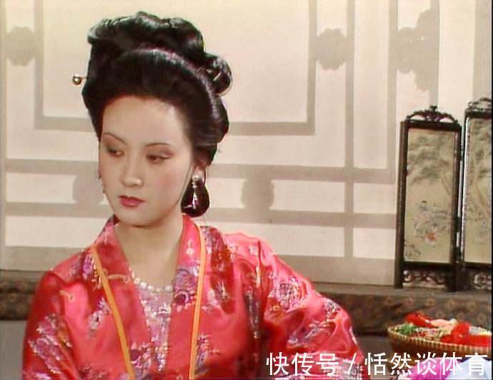 芙蓉簟|端午节时林黛玉和宝钗都收到了红麝串，真正没有珠串的是凤姐和她