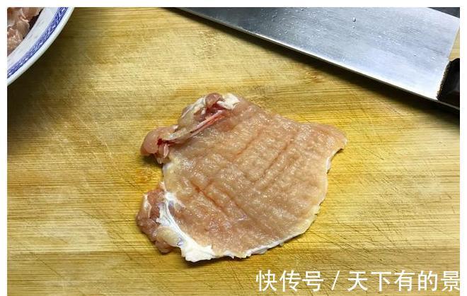 大排|红烧大排好吃有诀窍，一拍二炸三煮，简单三步，大排鲜嫩又入味