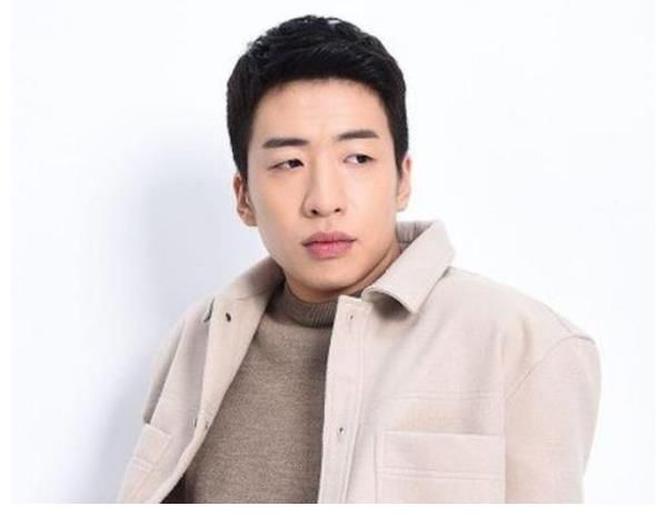 综艺|演员金秀美出演SBS综艺《家师父一体》，帮助刘秀彬适应综艺！