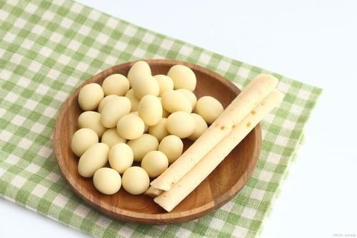 钙质|喝牛奶、吃钙片就能补钙?少了这3件事,补钙再多也白搭