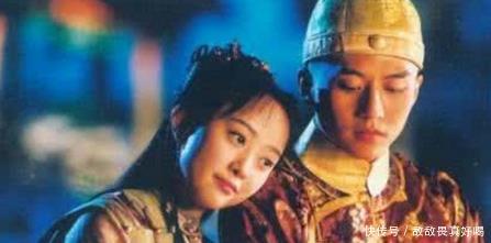 逃回|大清亡了以后，爱新觉罗家族为何宁死都不逃回北方，原来关乎性命