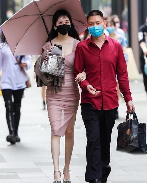 裙摆|裙子太宽松穿上没型今夏流行穿褶皱包臀裙，时髦又女人