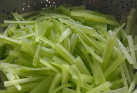 宁可不吃肉也要吃这菜，3块钱一斤，叶酸含量高，女孩子要多吃