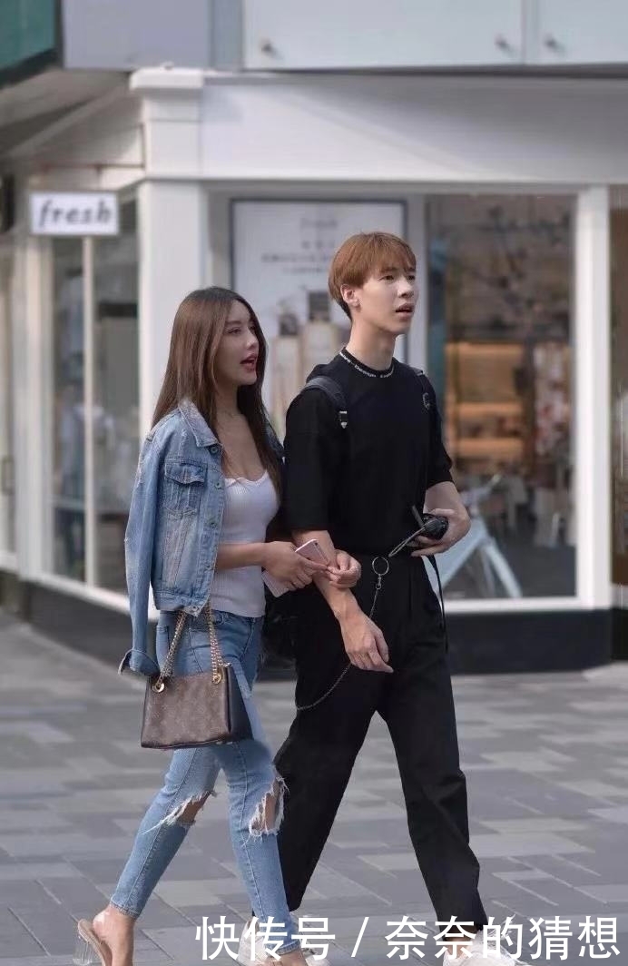 甜美|街拍:清新淡雅苗条美女,美丽性感,给人很甜美纯洁的感觉!