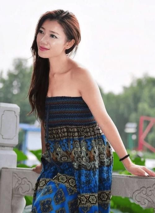 优雅|穿包臀裙的美女姐姐，端庄优雅大气的同时，穿出成熟女人的性感