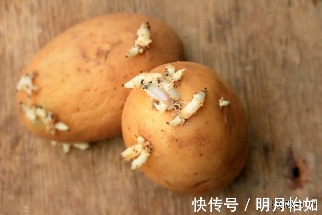 鱼腥味|鱼不要直接下锅煎,多加“这1步”,皮不破,肉不碎,锅不粘