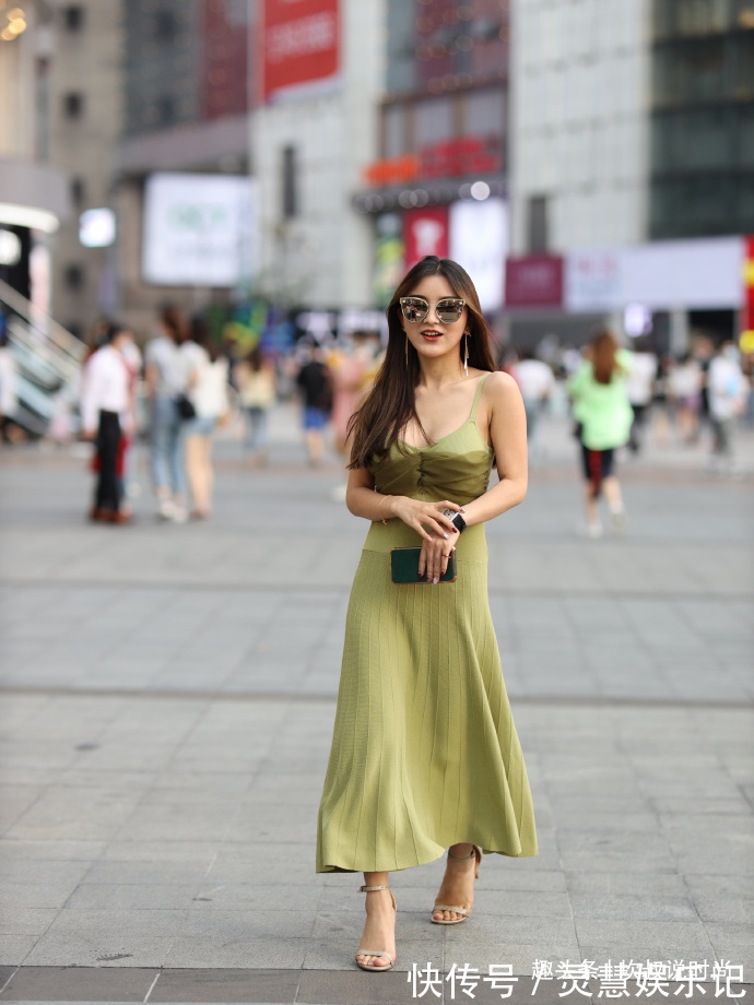 一字带|“仙女裙”就是这样,搭配简单快捷,让你轻松穿出大魅力