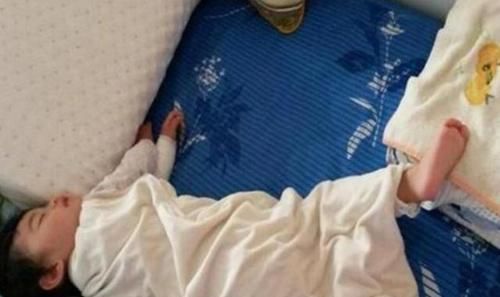 午觉|俩孩子，一个经常午睡一个从不午睡，多年后，3个方面差距很明显