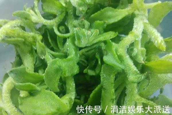 结晶体|女性不想满脸皱纹,不妨多吃此菜,去除色斑、抹平皱纹,年轻十岁