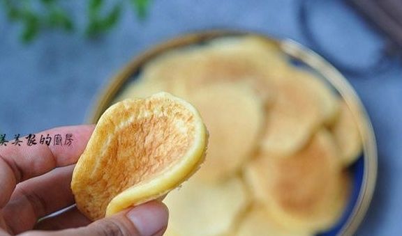 天热，早餐做它最省事，1分钟1个，蓬松柔软，3块钱做一大盘！