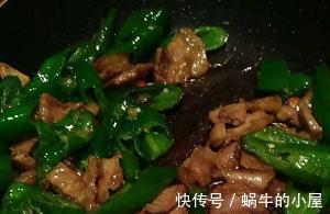 家常下饭菜,青椒炒五花肉,简单美味营养,小心米饭吃多了