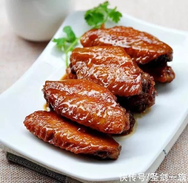 五一節宅家,推薦32款菜肴,有葷有素營養美味,特別好吃值得嘗試
泡椒牛肚乾貝煸筍臘肉炒粉條香辣啤酒小龍蝦板栗燒牛蛙蟹味菇滑蛋,蒜蓉豇豆乾煸花菜雞丁炒蝦仁五花肉燜腐竹包菜粉絲炒雞蛋香菇炒芹菜蔥油鮮香菇薑絲拌苦瓜老壇辣椒炒肉番茄雞蛋炒蝦仁紅燒雞翅油燜大蝦木耳燒肥腸滑炒杏鮑菇刀切蒜椒醬炒蝦仁干豆角燜肉皮香乾辣椒炒肉西芹炒杏仁香菇油麵筋海味怪味蝦黃酒燜蝦三汁燜雞翅洋蔥炒肥牛蒜泥五花肉奶白魚片