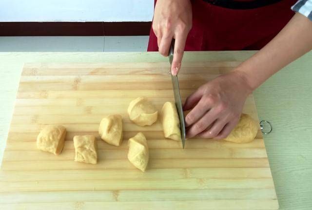 1碗面粉4个鸡蛋,不用烤箱,教你用平底锅做面包,比蛋糕还好吃