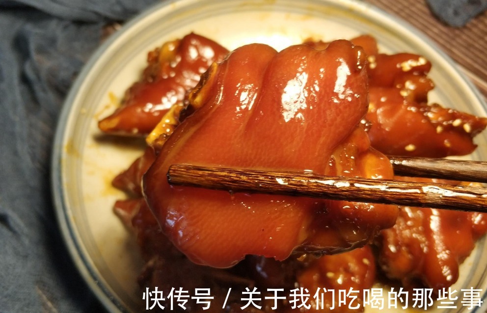 屠夫|买猪蹄,“前后”差别很大,老屠夫教你3招,新鲜又好吃,不上当