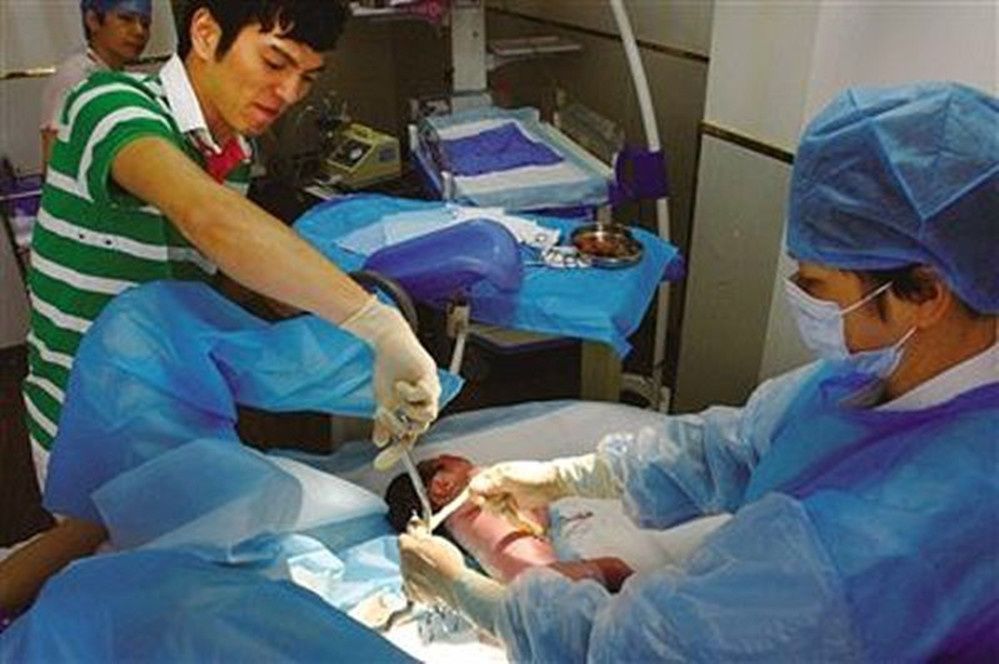 产妇|孕妈拼命生娃，丈夫该不该陪产？不用纠结，分娩专家已经给出答案