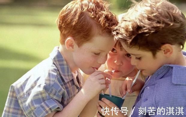 小男孩|男童耳朵难受,去检查才发现耳朵里长了蛆,有些恶作剧家长要制止