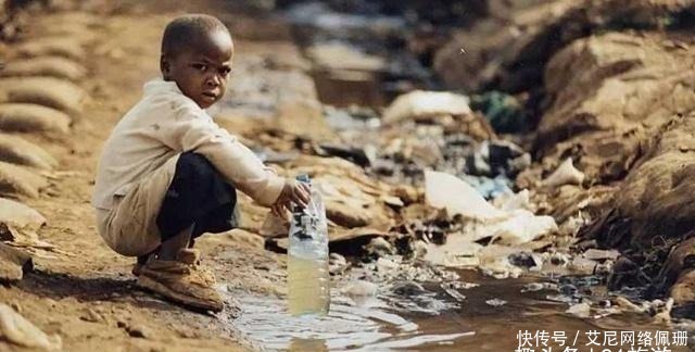 部落中|非洲“最残酷”的一个原始部落:“不洁”被处死,未婚女性更可怜