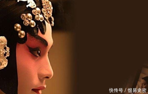 梅兰芳是多有钱?别人工资几块,他随手就给国家捐出了飞机