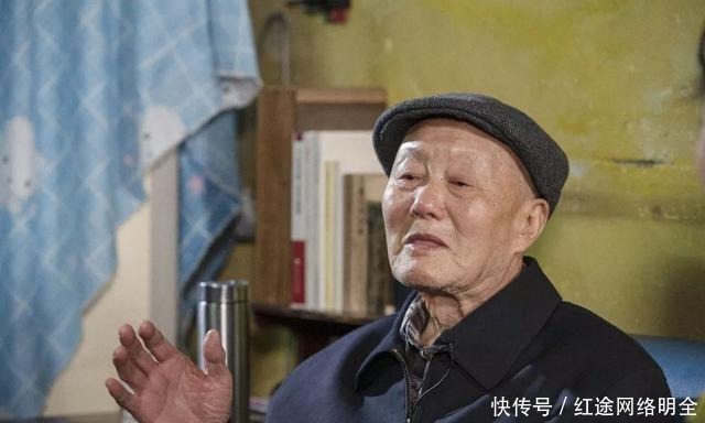 等功一|孤军深入敌营,负重伤舍命夺取敌军碉堡两座,埋名64年的英雄