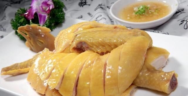 亲爱的|做白切鸡,千万不要直接煮,牢记这3点,鸡肉不干柴,又香又嫩