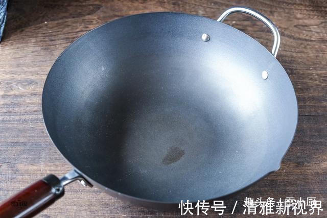 铁锅怎么开锅教你方法，用多久都不粘锅不生锈，方法简单又实用
